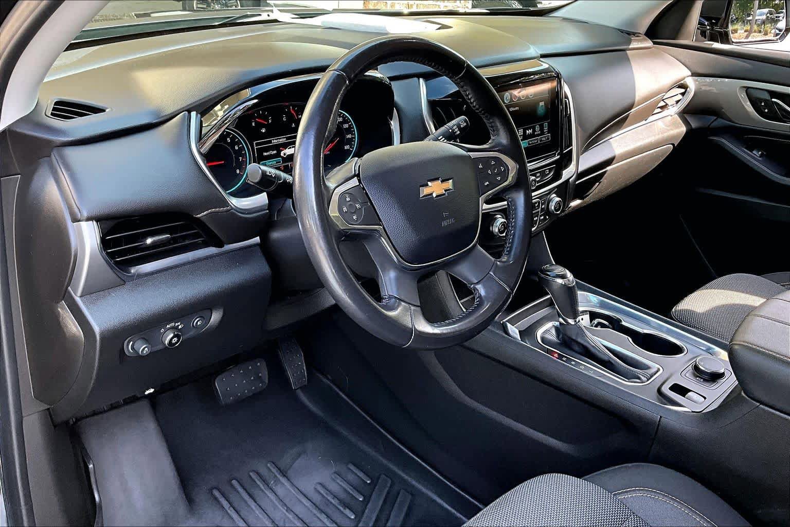 Used 2019 Chevrolet Traverse LT FWD image 18
