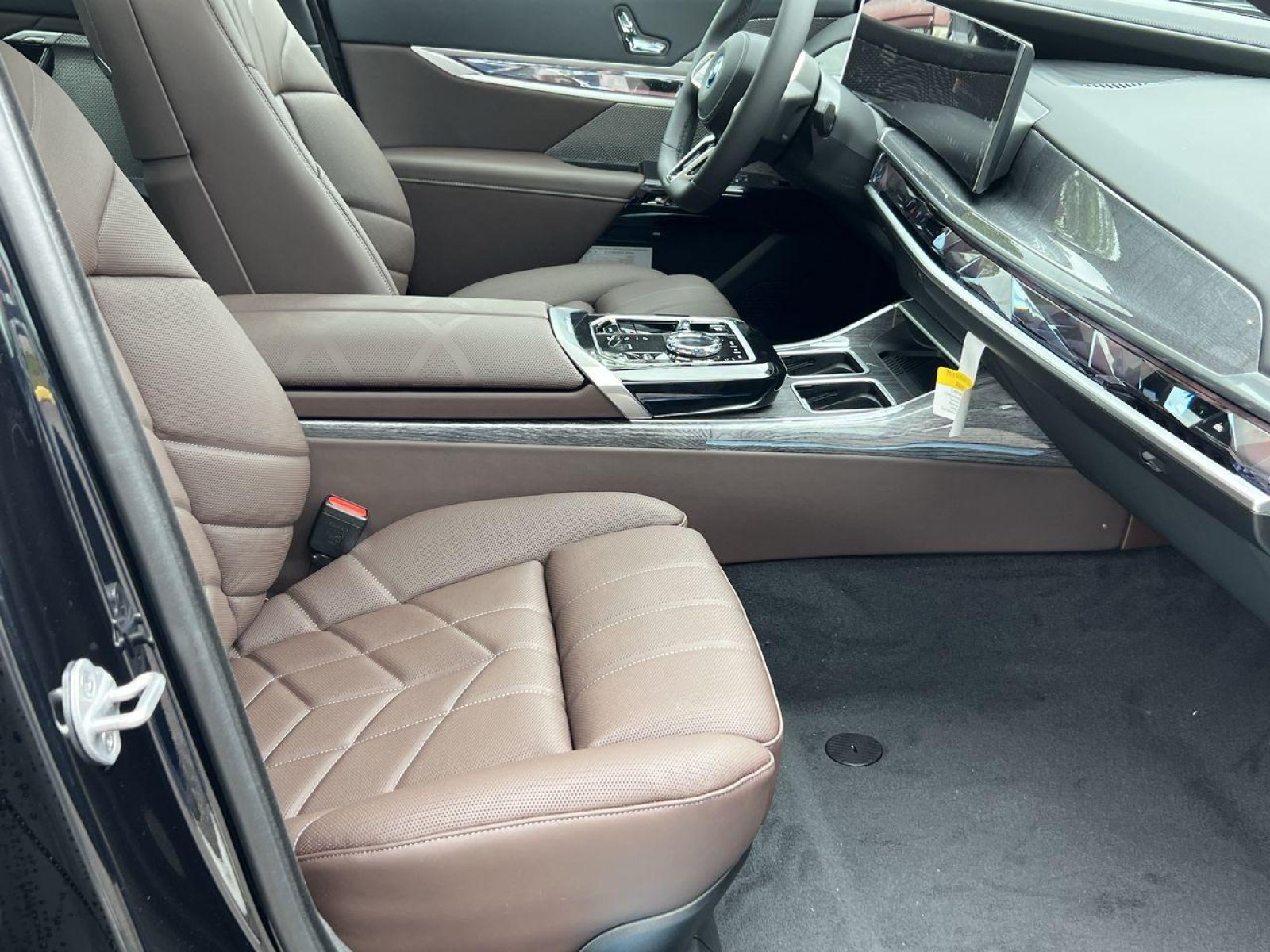 New 2025 BMW i7 eDrive50 w/ Executive Package RWD image 26
