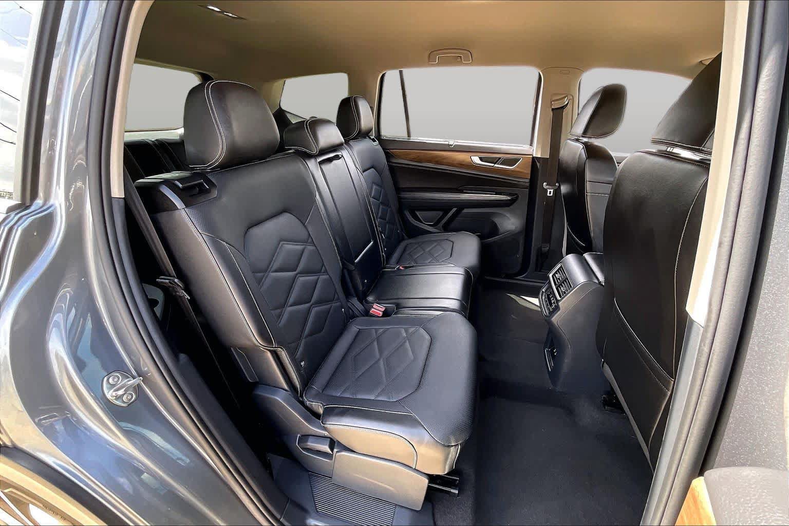 Used 2025 Volkswagen Atlas SE FWD image 17