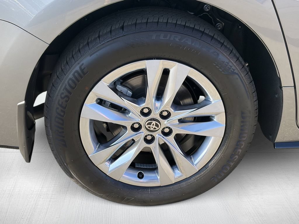 Certified 2026 Toyota Sienna Limited FWD image 15