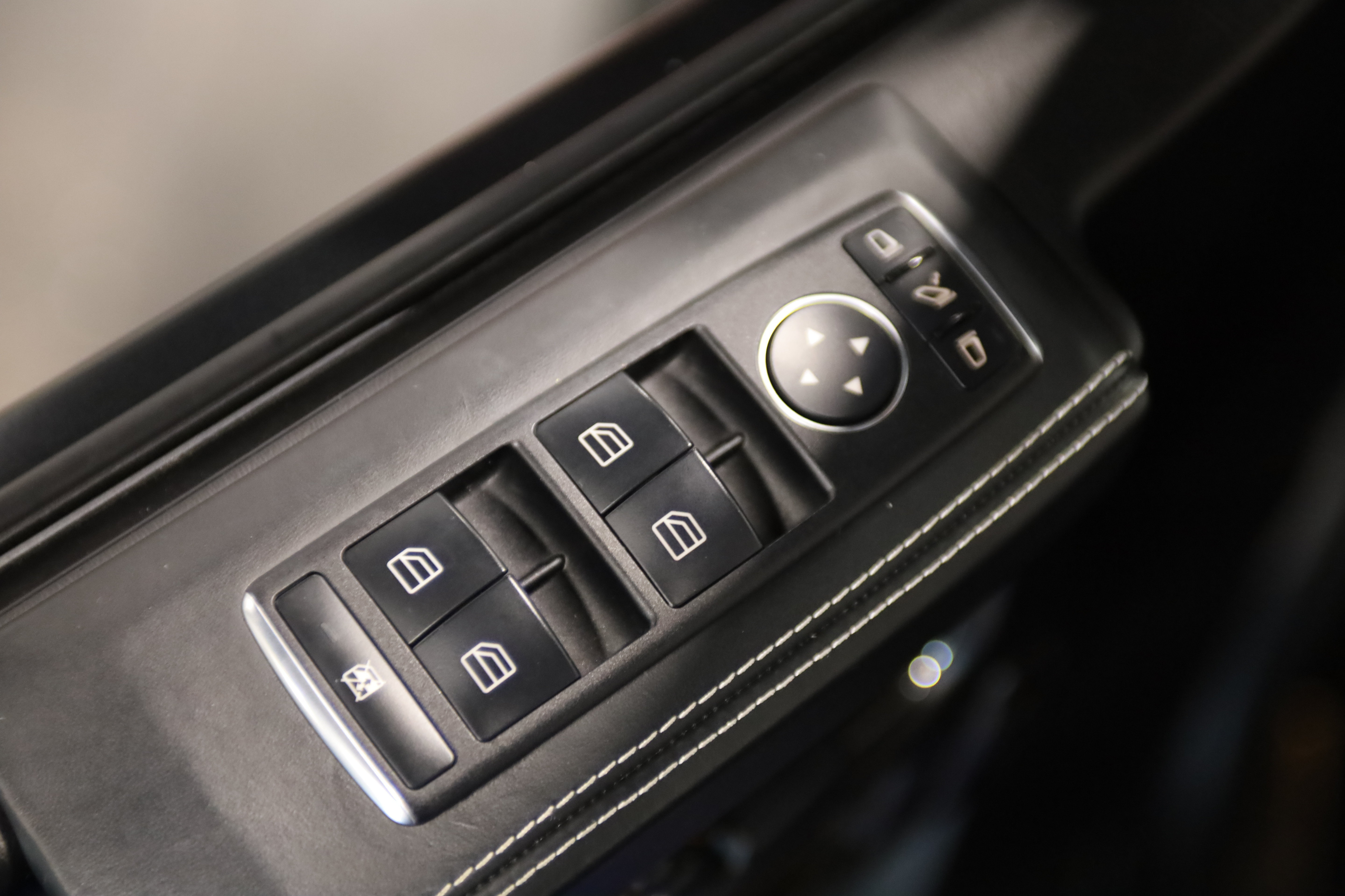 Used 2018 Mercedes-Benz G 550 Squared image 16
