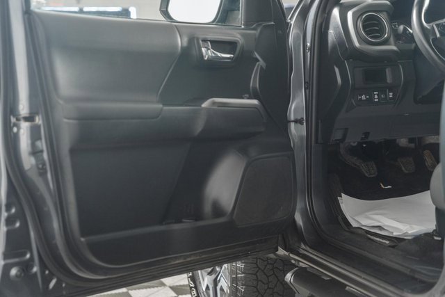 Used 2019 Toyota Tacoma TRD Off-Road image 39
