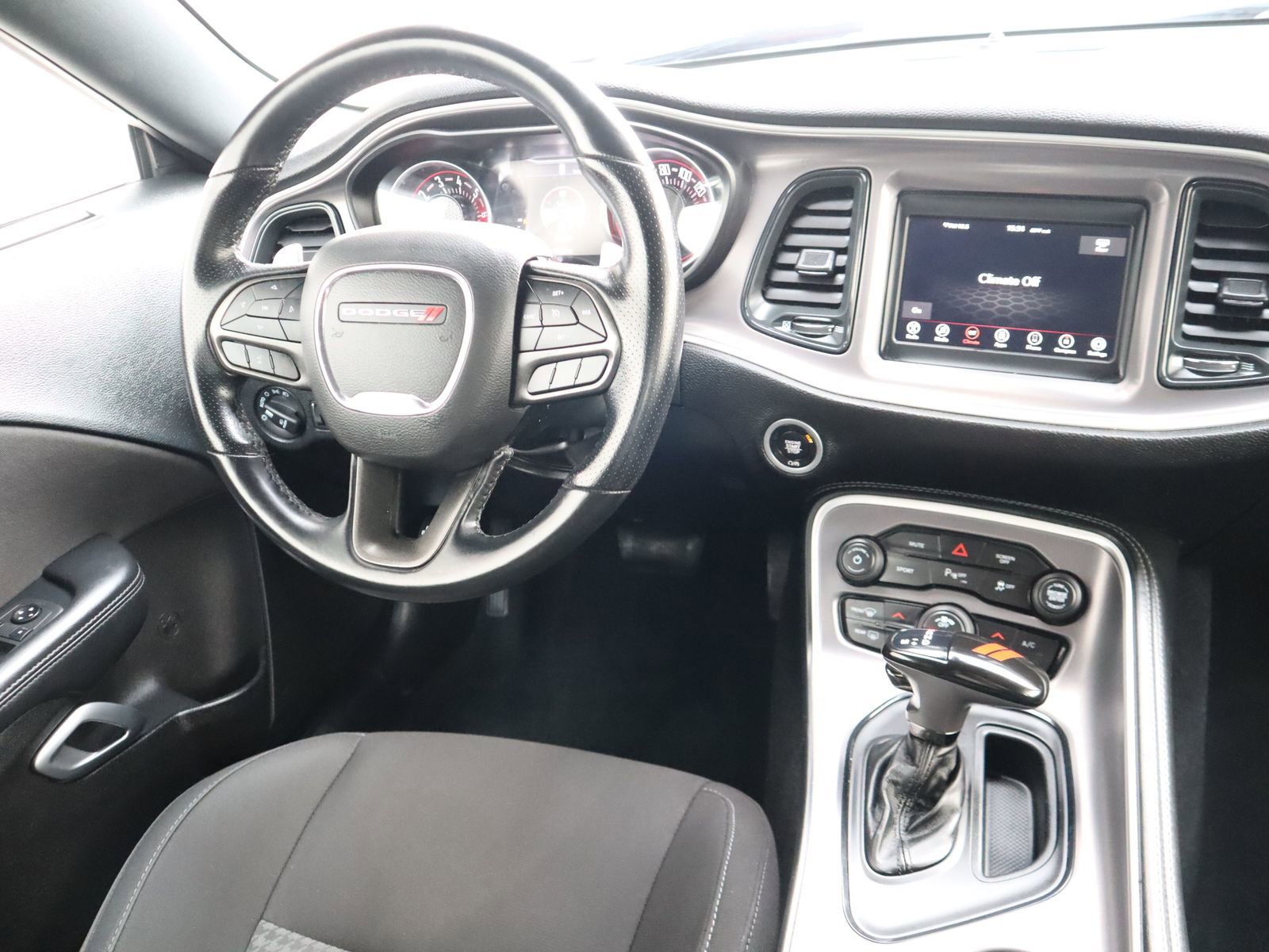 Used 2022 Dodge Challenger GT image 33