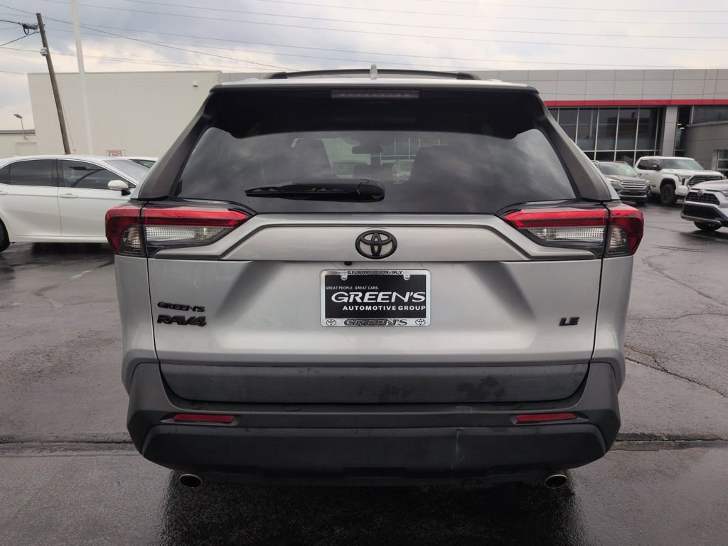Used 2021 Toyota RAV4 LE image 4