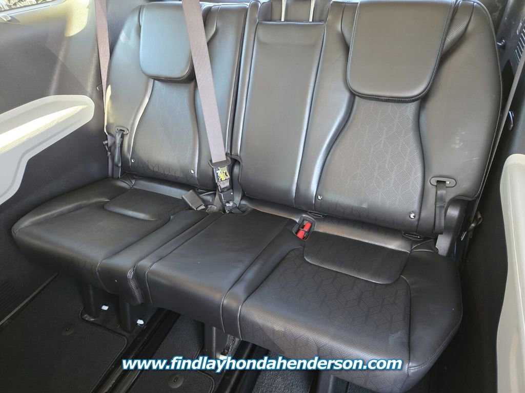 Used 2024 Kia Carnival EX FWD image 15