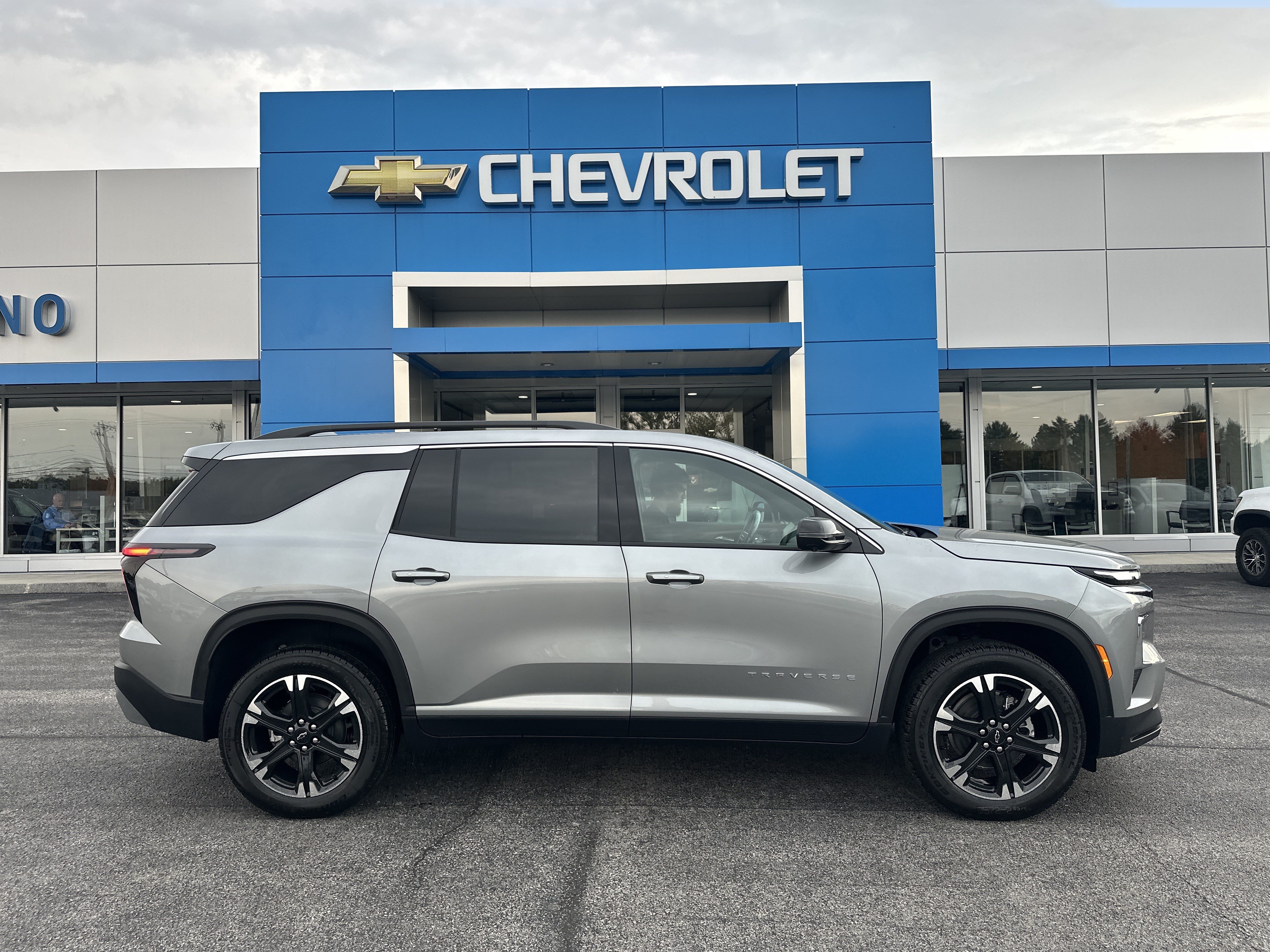 New 2027 Chevrolet Traverse LT w/ Sun and Wheel Package AWD/4WD image 1