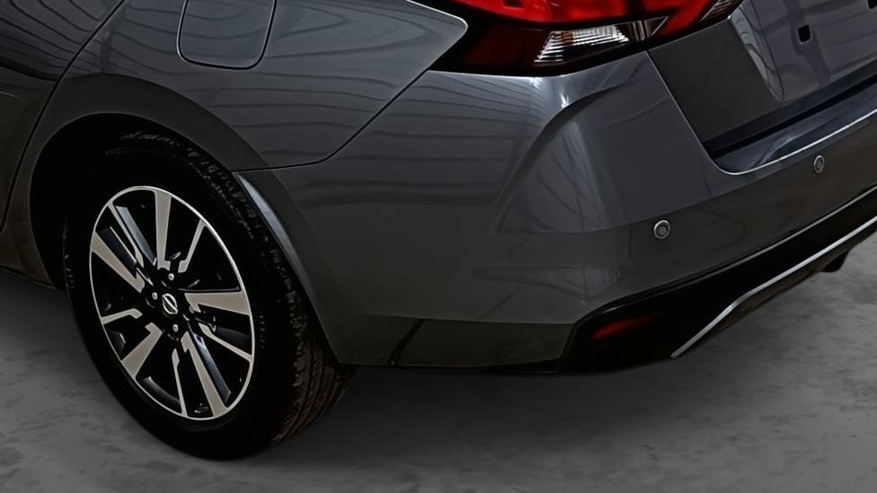 Used 2022 Nissan Versa SV image 9