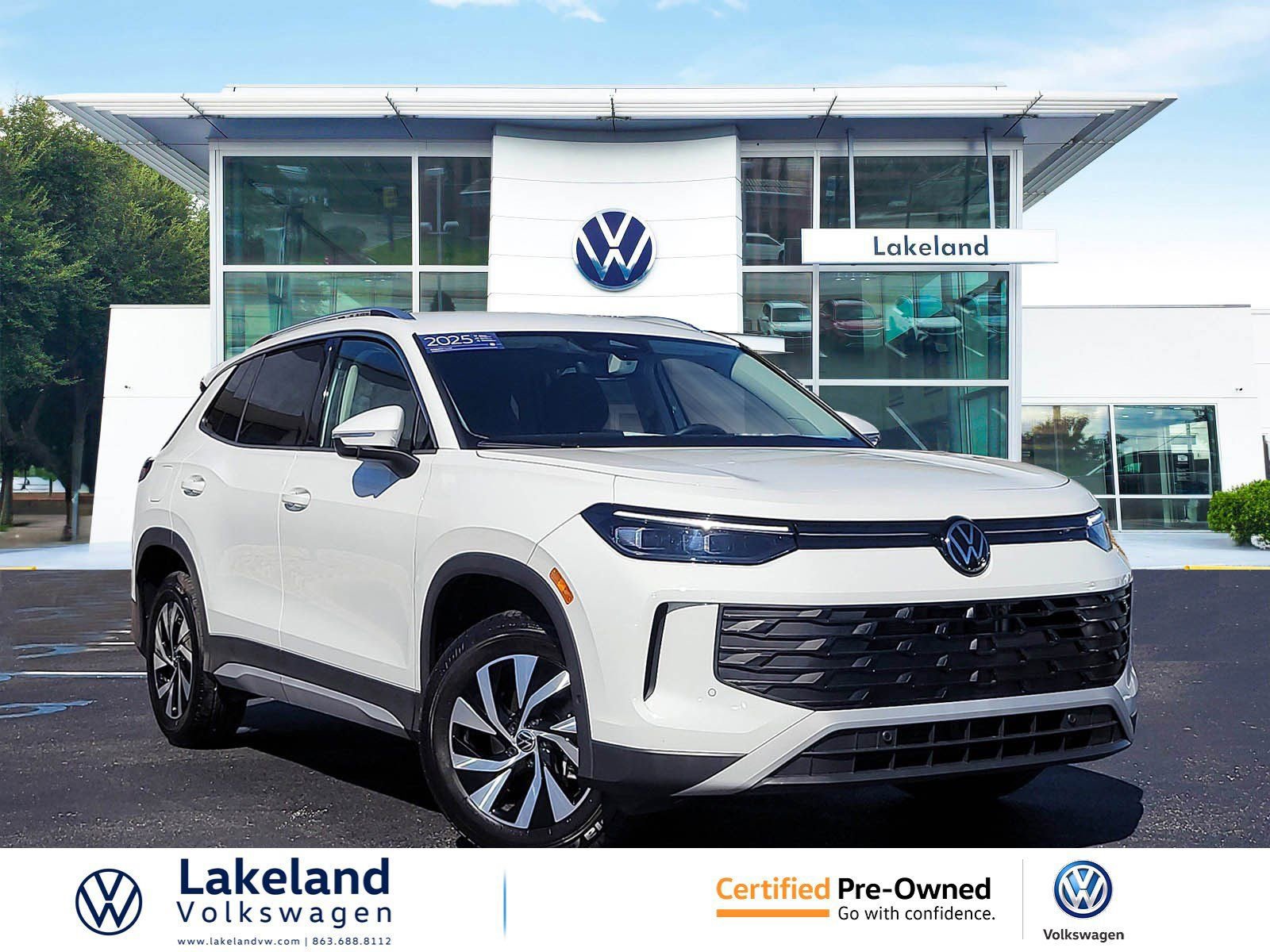 Certified 2025 Volkswagen Tiguan S image 1