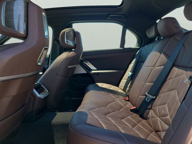 Used 2025 BMW 740i RWD image 10