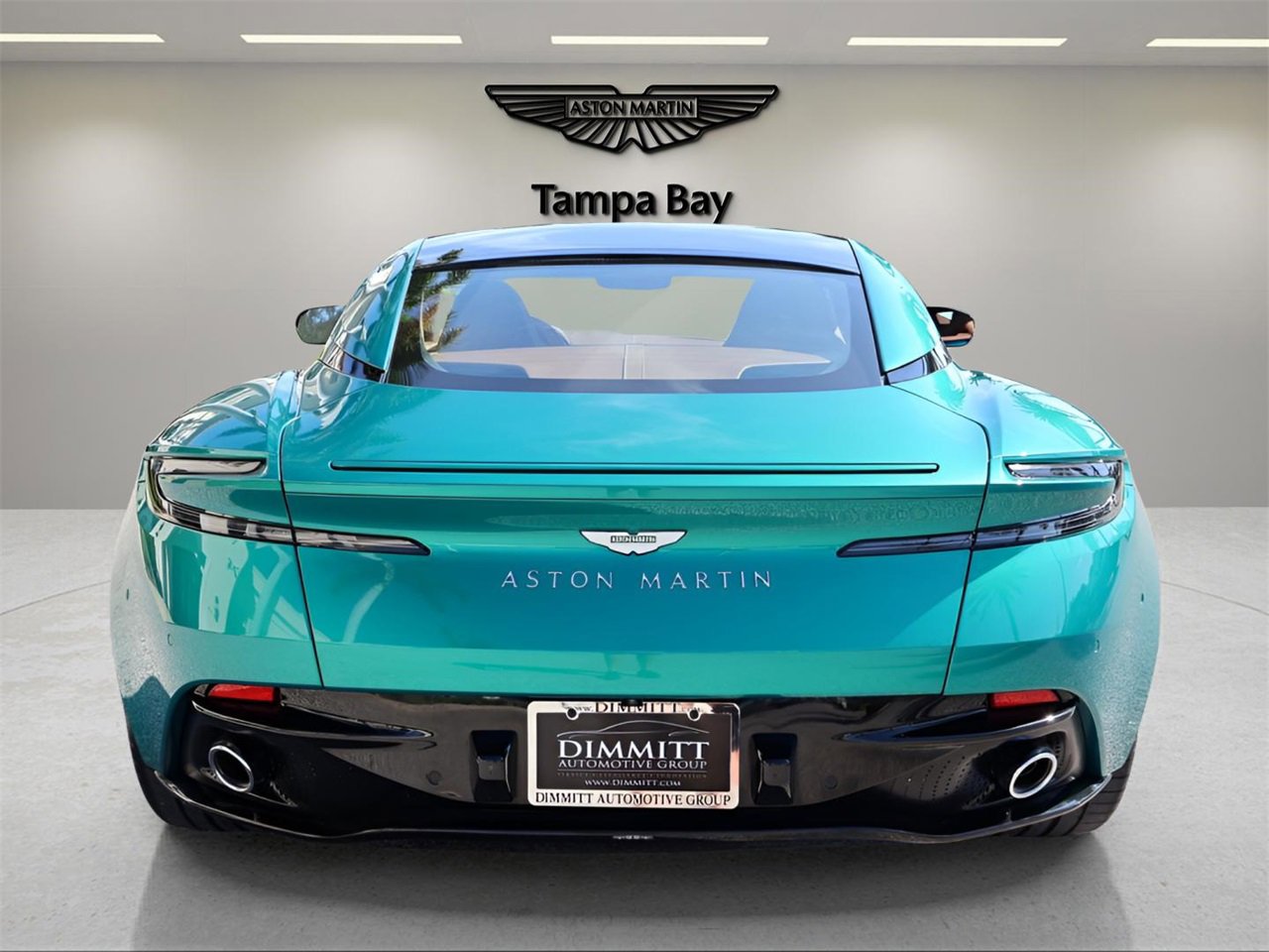 Used 2025 Aston Martin DB12 Coupe image 8