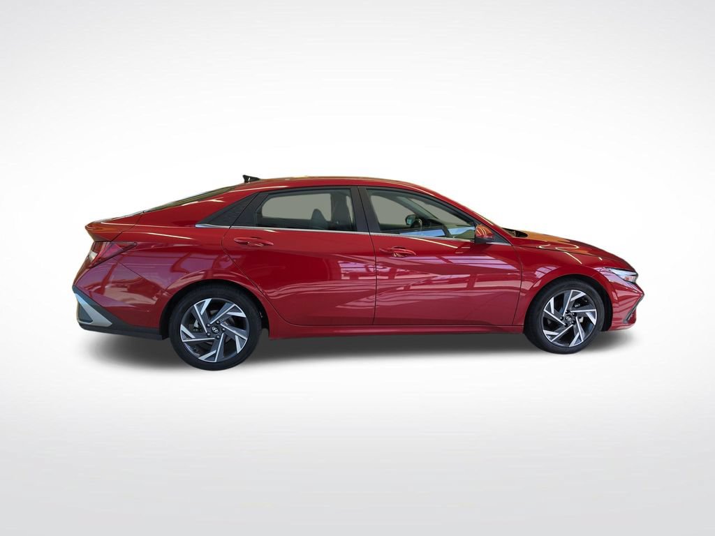 Used 2025 Hyundai Elantra SEL FWD image 7