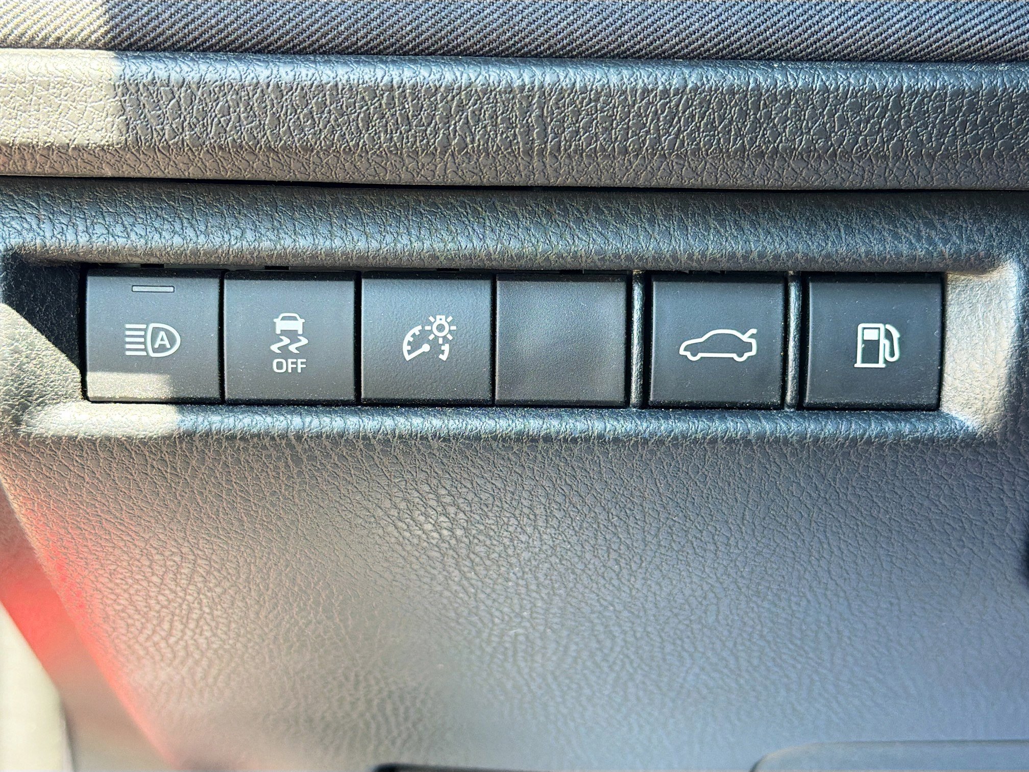 Used 2025 Toyota Camry LE w/ Convenience Package FWD image 33