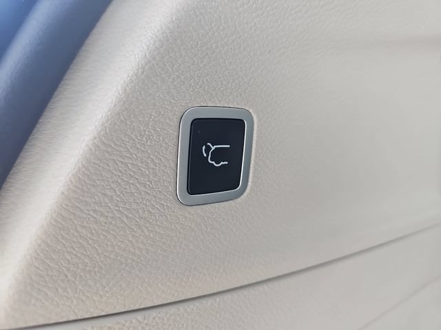 Used 2023 Chrysler Pacifica Limited w/ Uconnect Theater Family Group AWD/4WD image 16