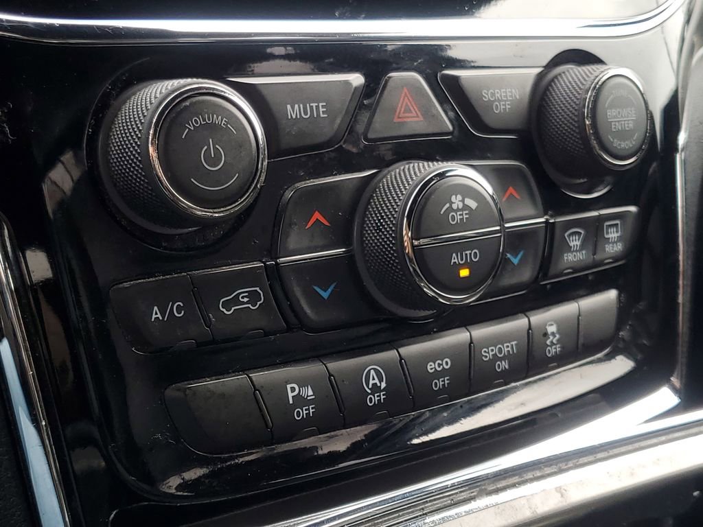 Used 2019 Jeep Grand Cherokee Limited image 27