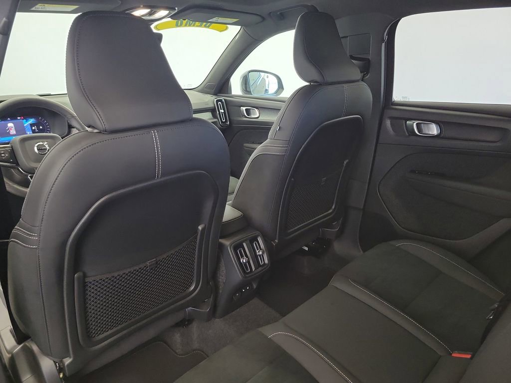 Used 2025 Volvo XC40 B5 Plus image 14
