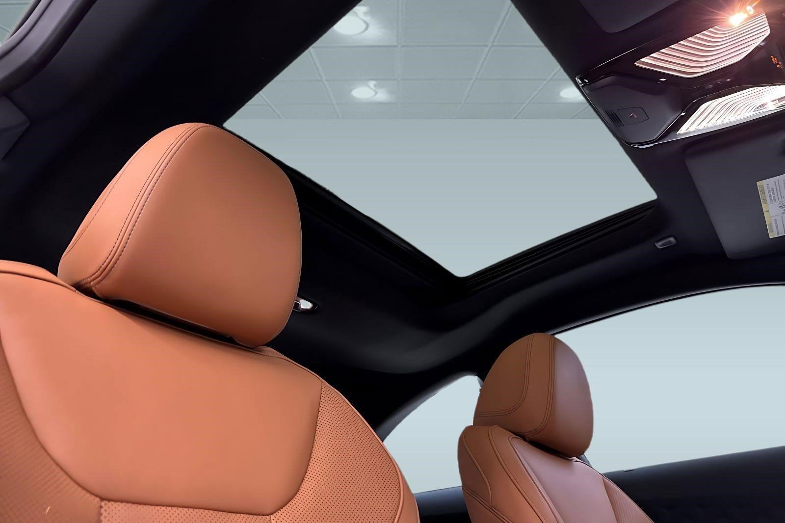 Used 2025 BMW 230i Coupe w/ Convenience Package RWD image 16