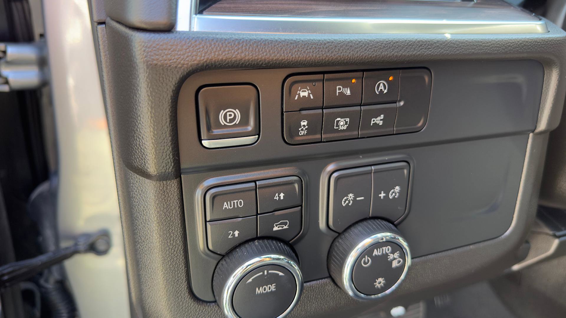 Used 2025 Chevrolet Tahoe LT AWD/4WD image 19