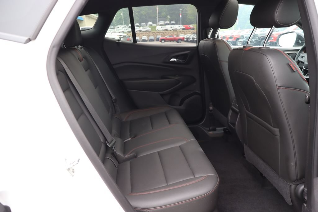 Used 2024 Chevrolet Trax RS w/ Sunroof Package FWD image 34