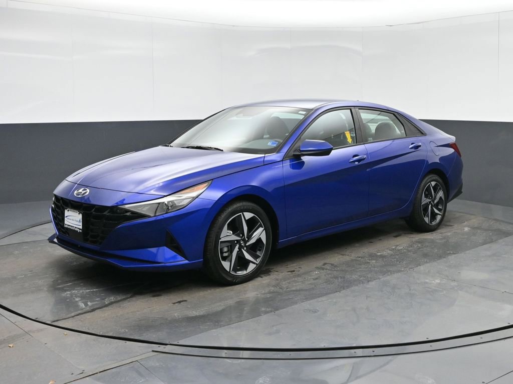 Used 2023 Hyundai Elantra SEL w/ Convenience Package FWD image 3