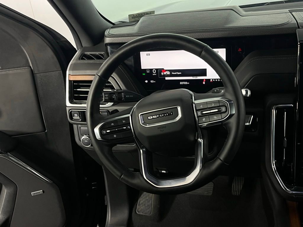 Used 2025 GMC Yukon Denali image 13