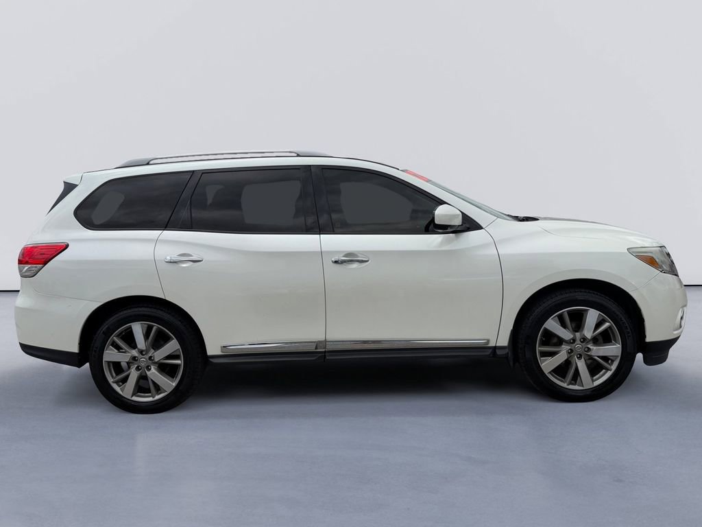 Used 2016 Nissan Pathfinder Platinum AWD/4WD image 2