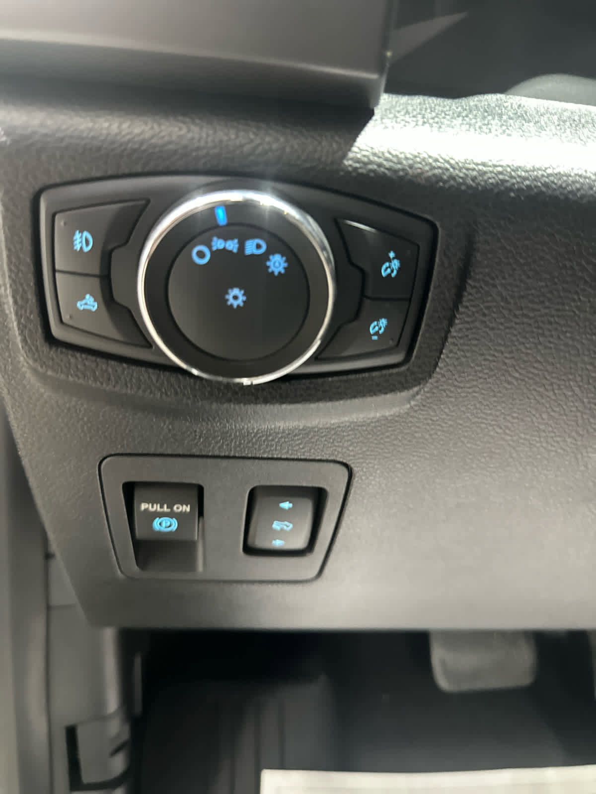 Used 2015 Ford F150 XLT w/ Equipment Group 302A Luxury RWD image 25