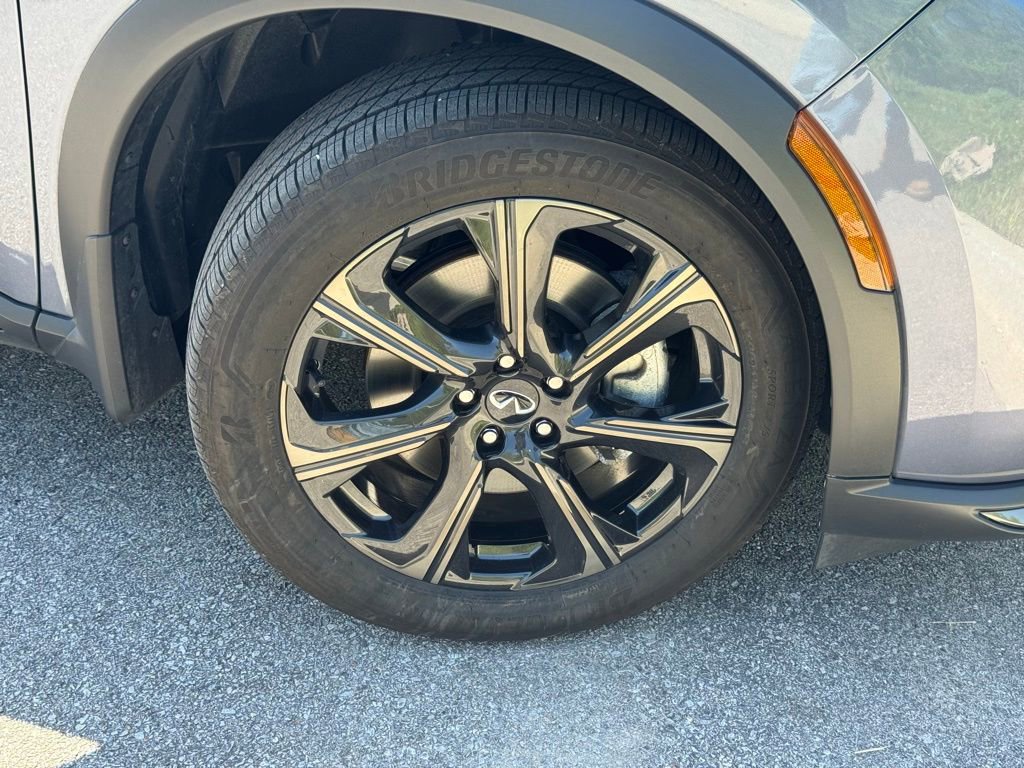 Certified 2025 INFINITI QX50 Luxe w/ Accent Package AWD/4WD image 10