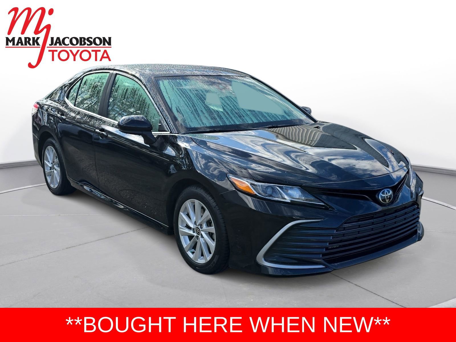 Used 2021 Toyota Camry LE image 4