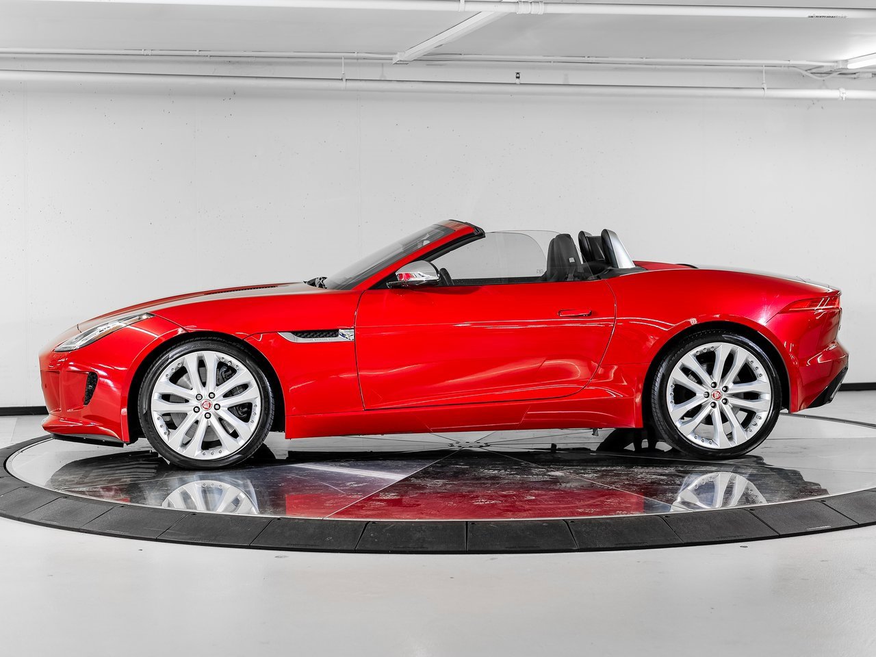 Used 2017 Jaguar F-TYPE S image 2