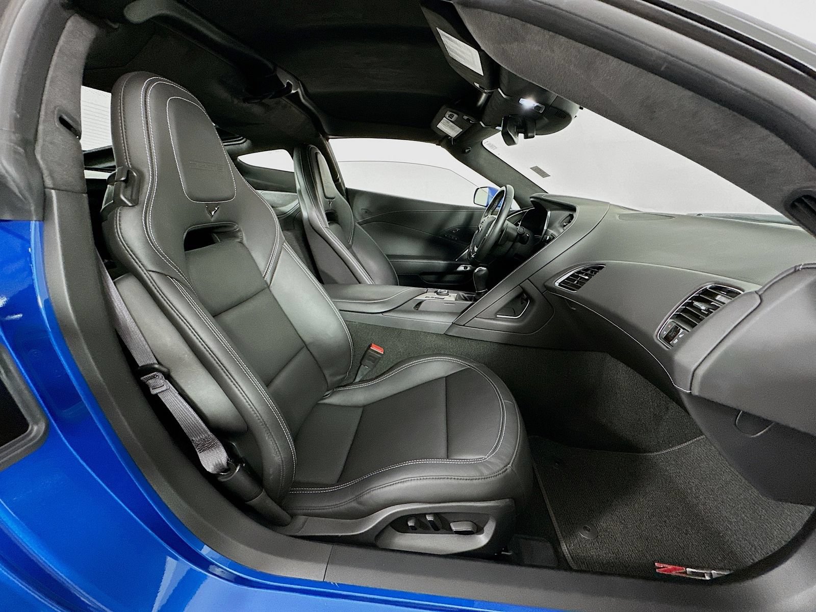 Used 2015 Chevrolet Corvette Z06 w/ 3LZ Preferred Equipment Group RWD image 27