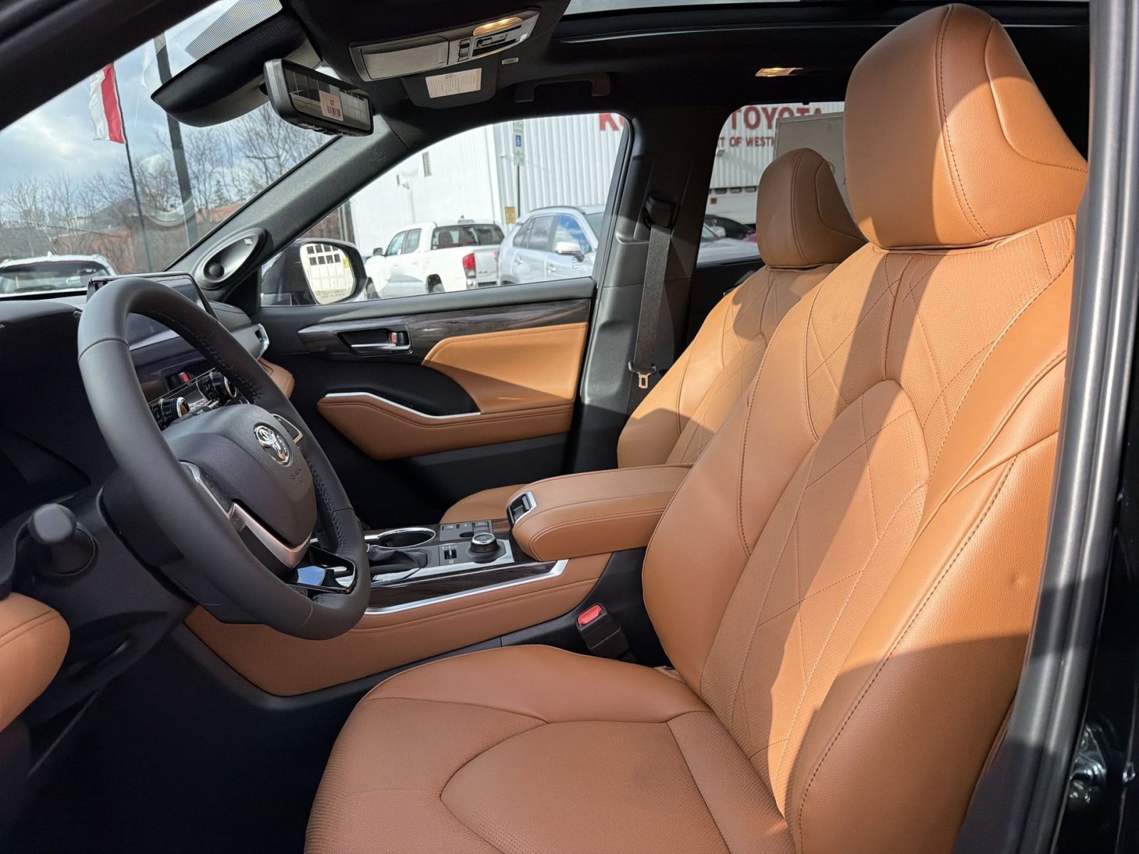 New 2026 Toyota Highlander Platinum image 13