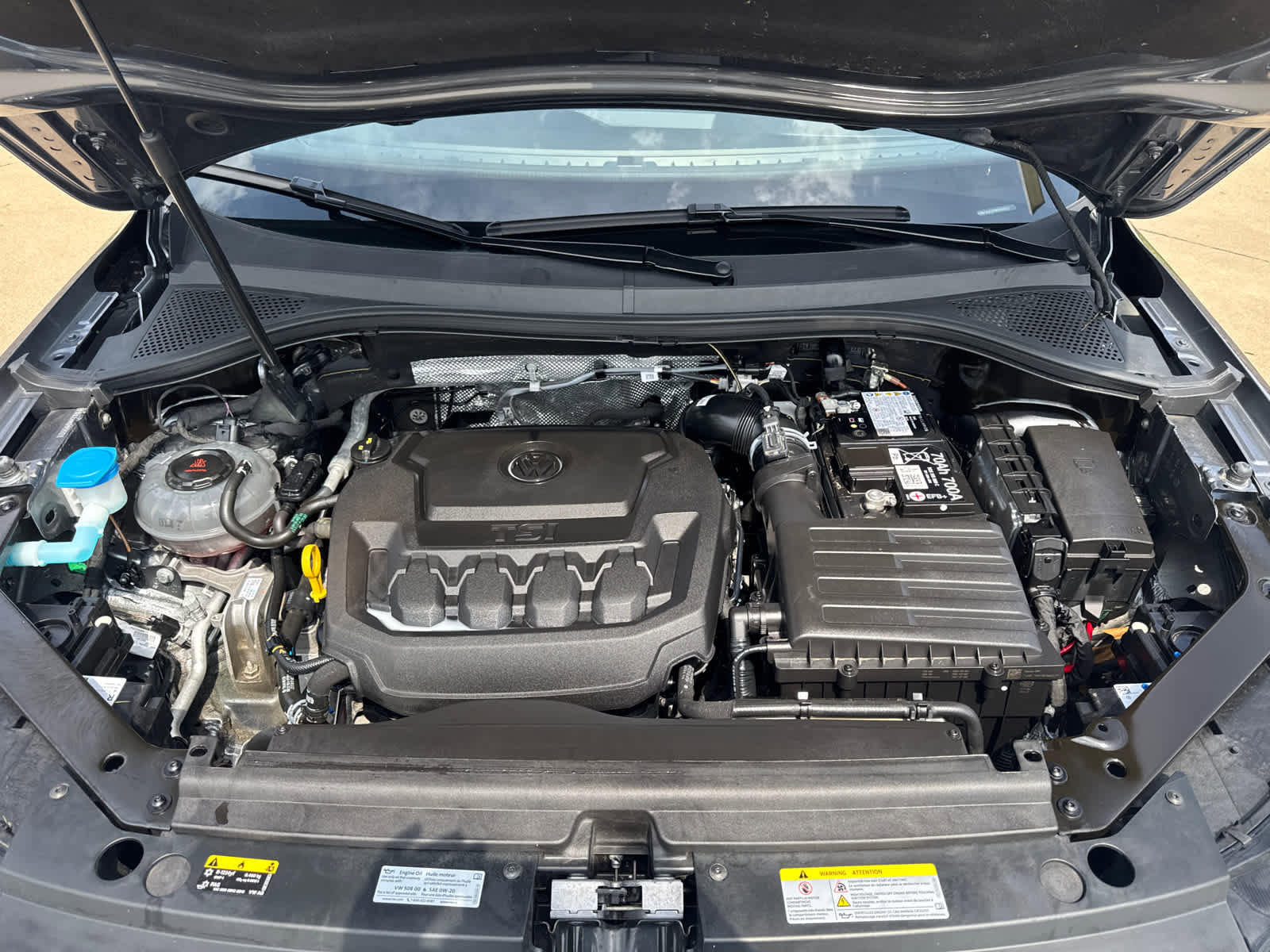 Certified 2024 Volkswagen Tiguan SE image 9