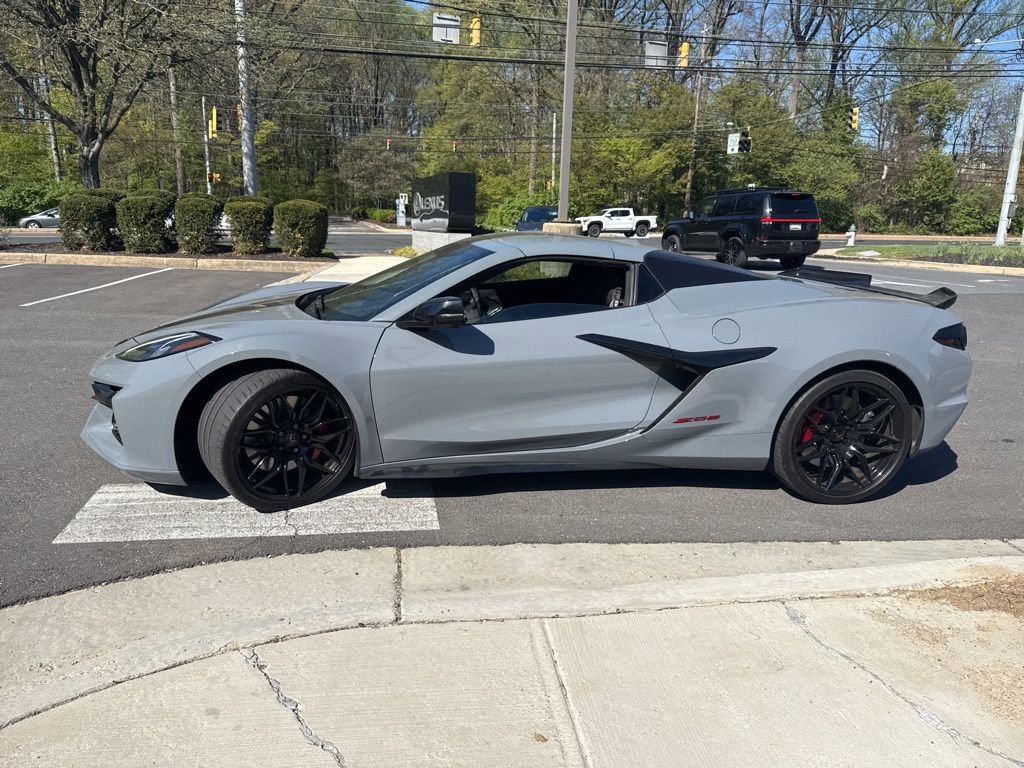 Used 2025 Chevrolet Corvette Z06 w/ Stealth Interior Trim Package image 4