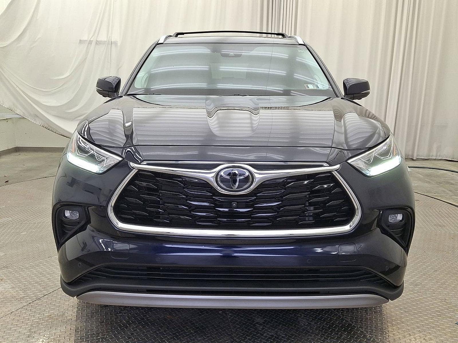 Used 2024 Toyota Highlander Platinum image 29