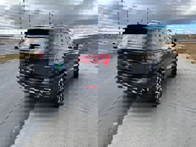 Used 2022 Volkswagen Taos SE image 3