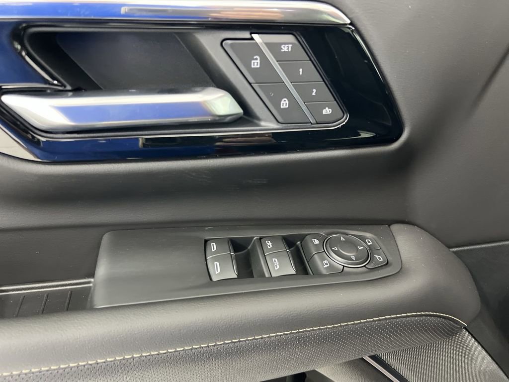 New 2025 Chevrolet Suburban Premier AWD/4WD image 21