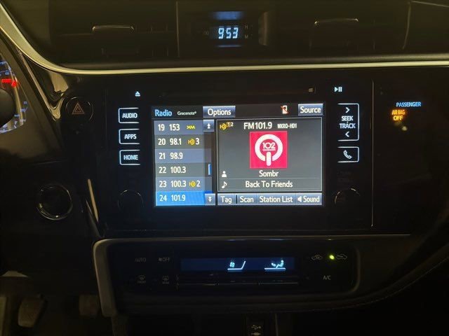 Used 2018 Toyota Corolla SE image 25