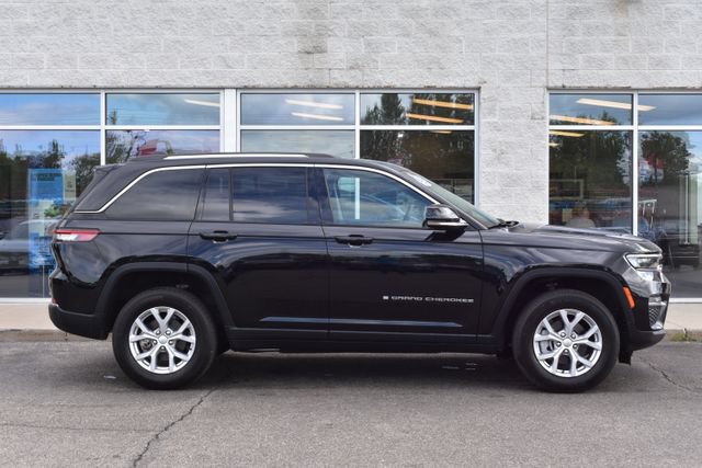 Used 2023 Jeep Grand Cherokee Limited AWD/4WD image 3