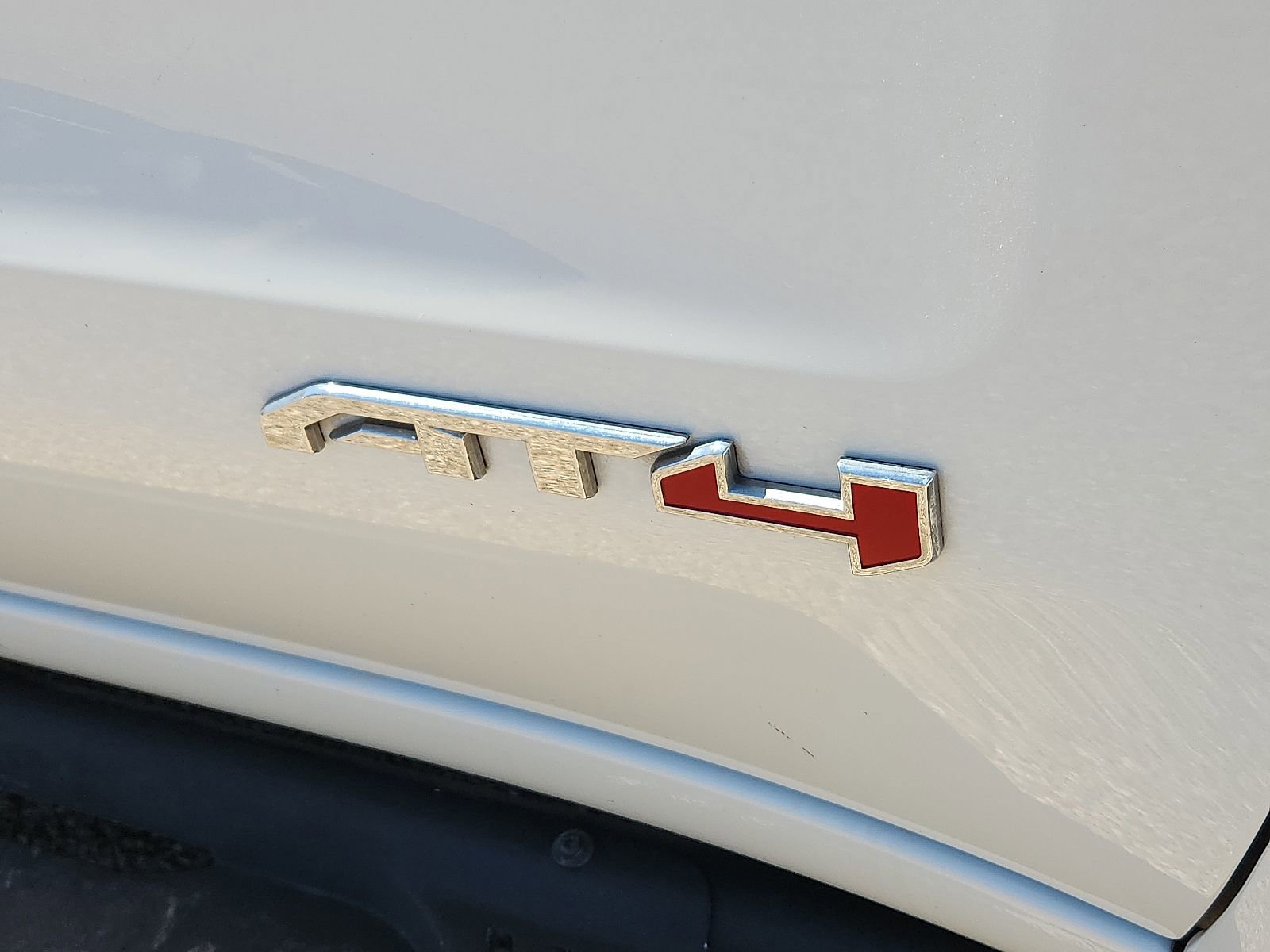 Used 2024 GMC Sierra 1500 AT4 w/ AT4 Premium Package image 8