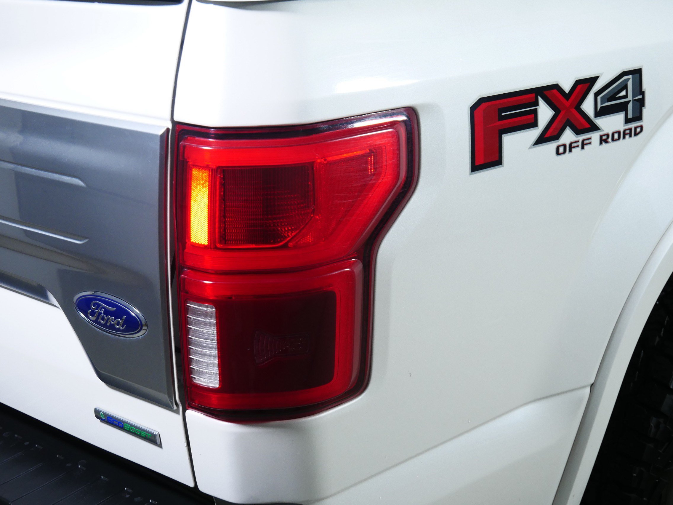 Used 2018 Ford F150 Platinum w/ Equipment Group 701A Luxury AWD/4WD image 17