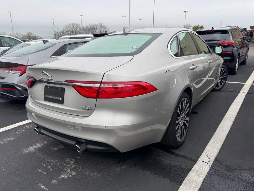 Used 2016 Jaguar XF Prestige image 2