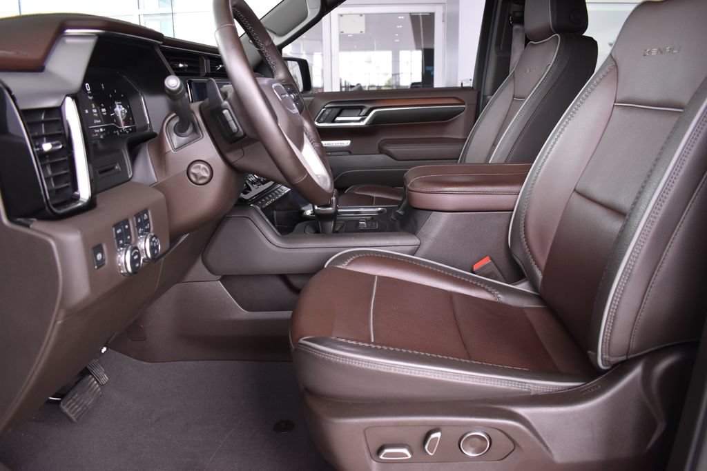 Used 2024 GMC Sierra 1500 Denali AWD/4WD image 4