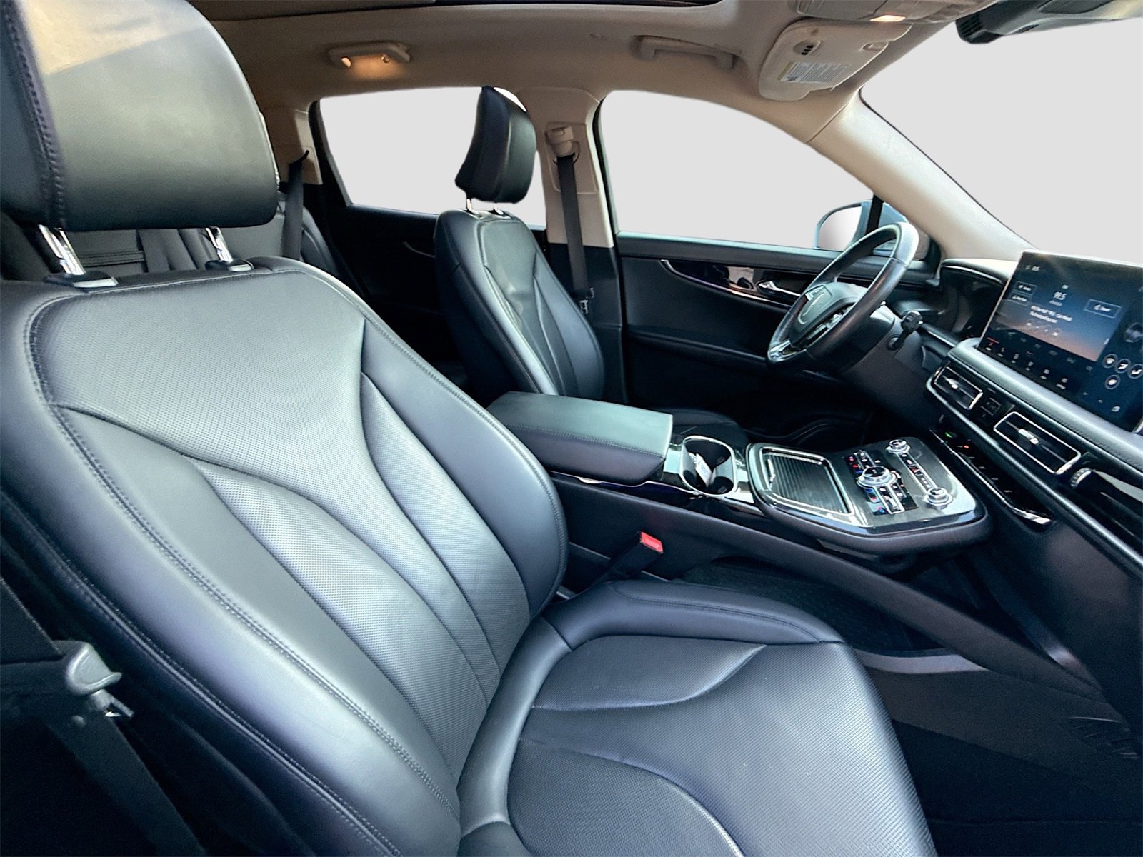 Used 2023 Lincoln Nautilus Reserve image 28