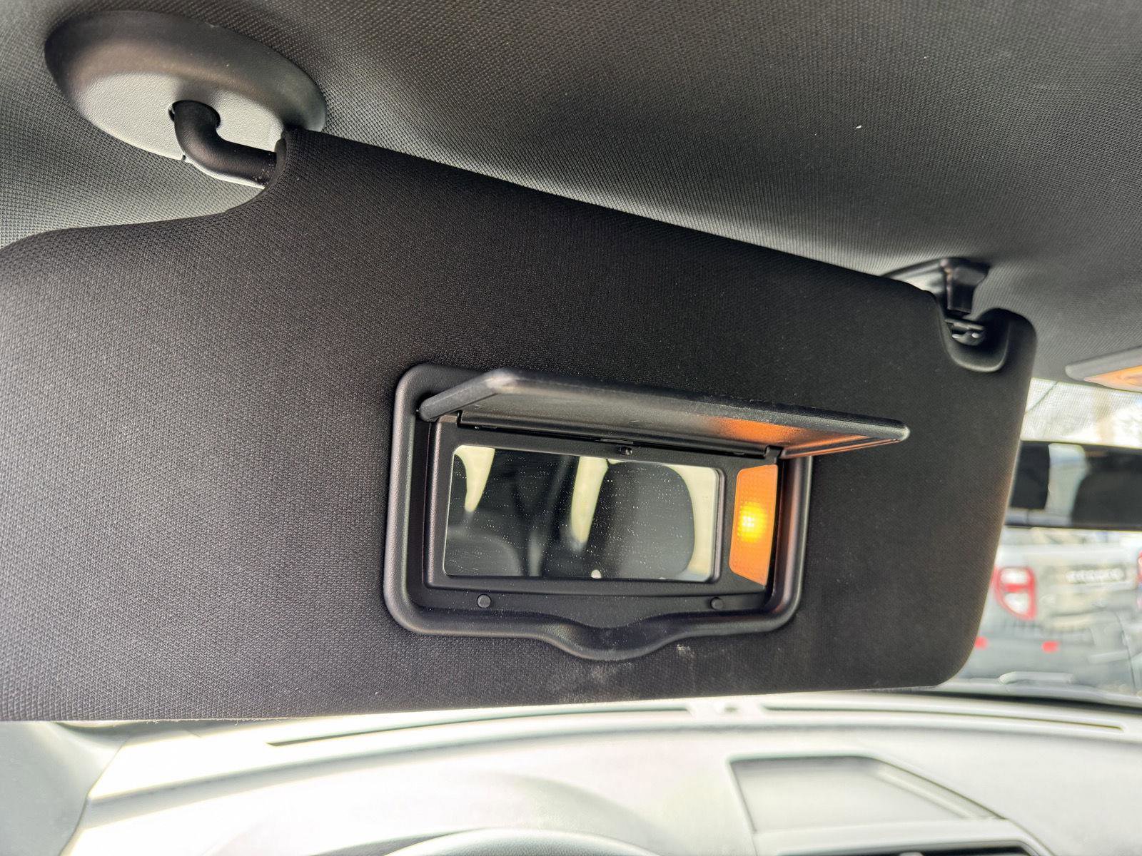 Used 2018 Ford Explorer XLT image 14