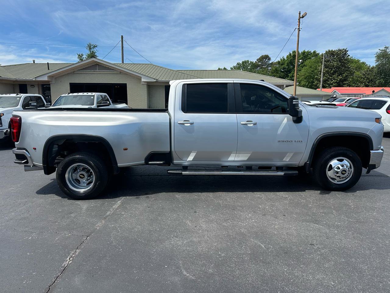 Used 2022 Chevrolet Silverado 3500 LT w/ Convenience Package AWD/4WD image 4