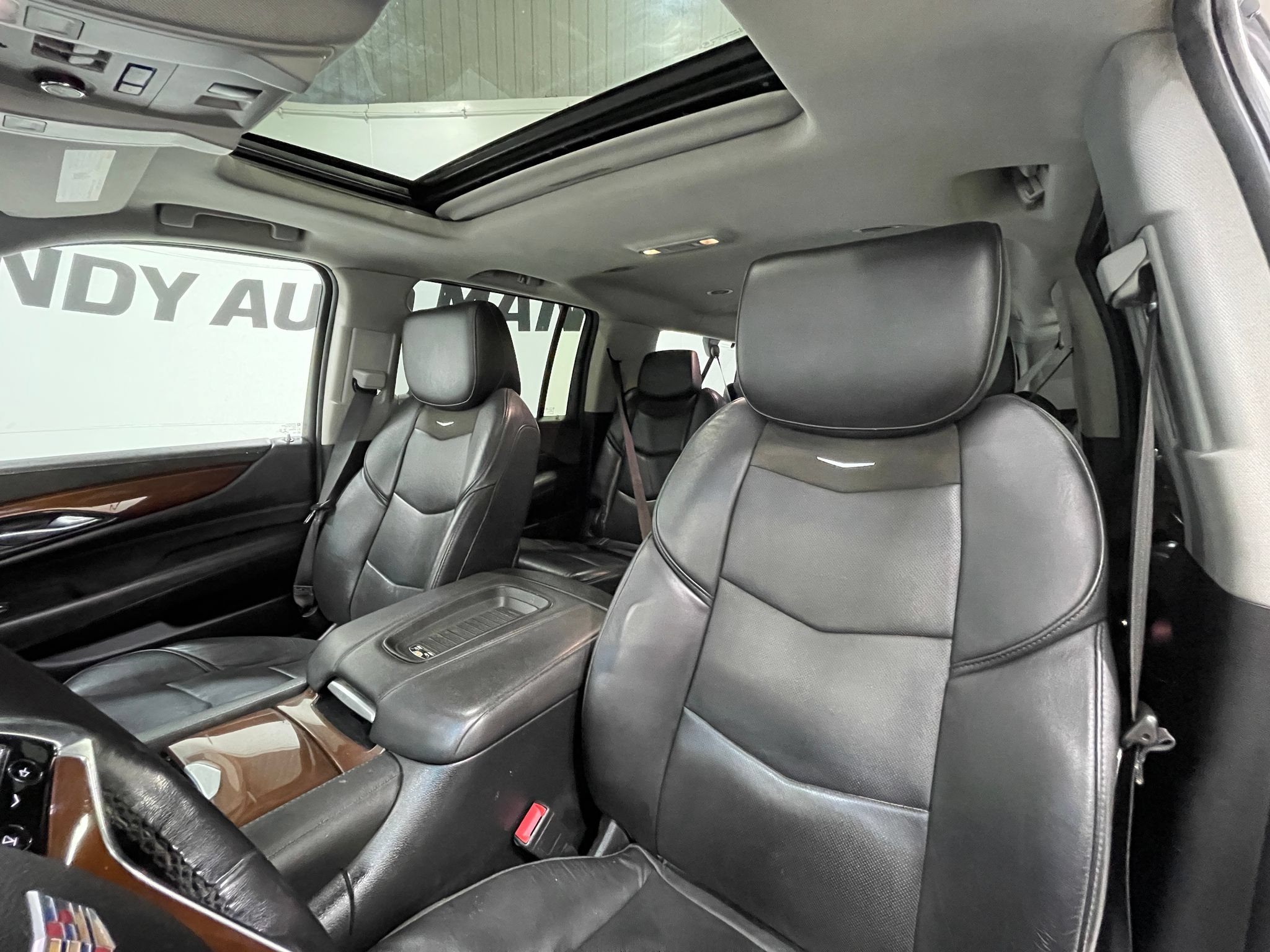 Used 2018 Cadillac Escalade ESV Luxury AWD/4WD image 14