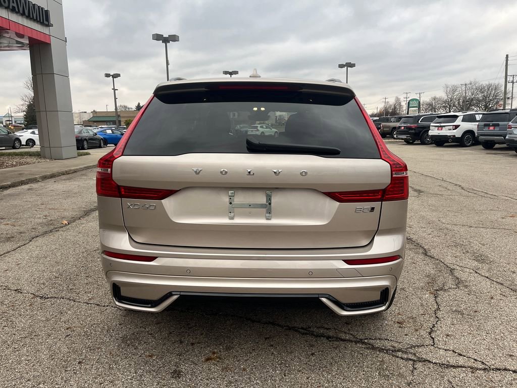 Used 2025 Volvo XC60 B5 Plus image 4