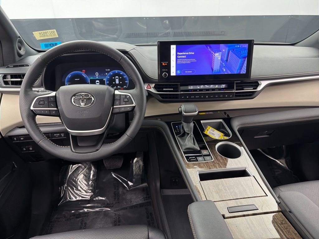 Used 2025 Toyota Sienna Platinum image 7