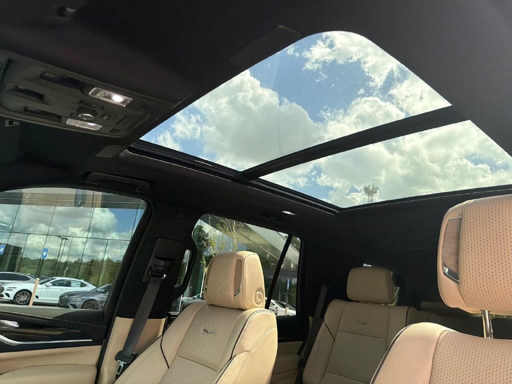 Used 2024 Cadillac Escalade Premium Luxury w/ Performance Package AWD/4WD image 34