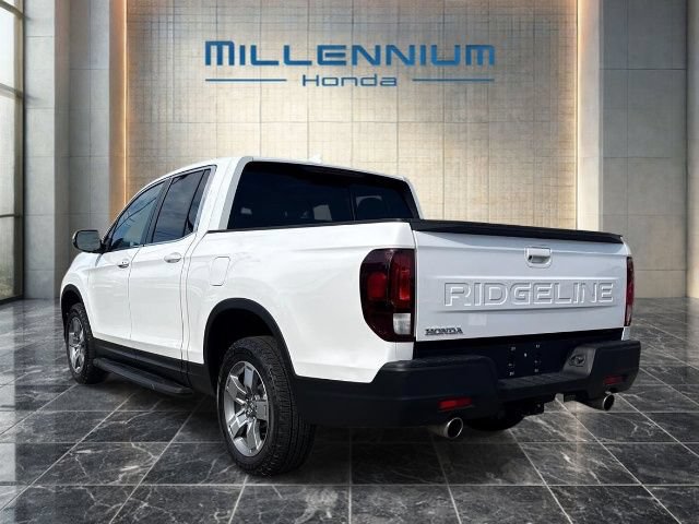 Certified 2025 Honda Ridgeline RTL image 3